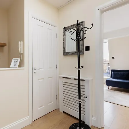 Apartment Floor 1br With Balcony, Earls Court 2mins To Tube *