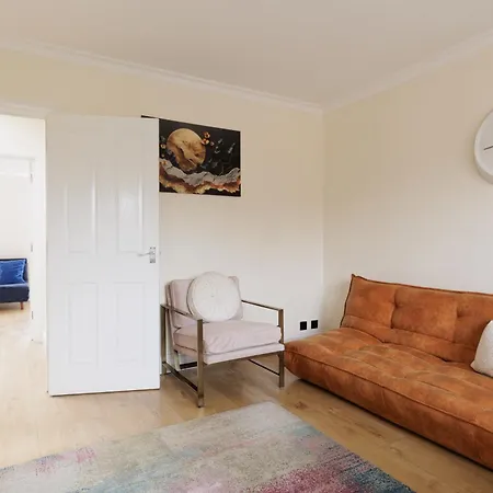 Apartment Floor 1br With Balcony, Earls Court 2mins To Tube *