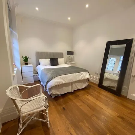 Luxurious In South Kensington London