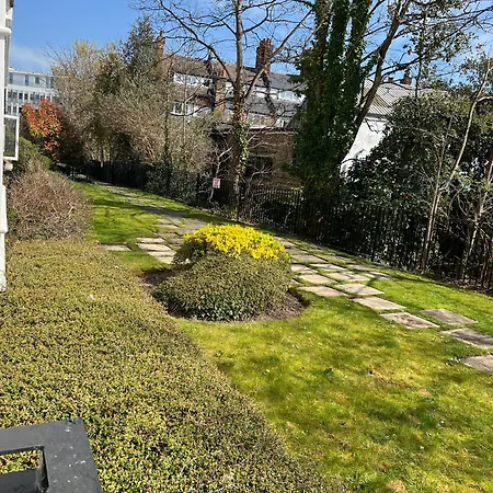 Homestay Comfortable In A Luxurious With Parking In Blackheath *