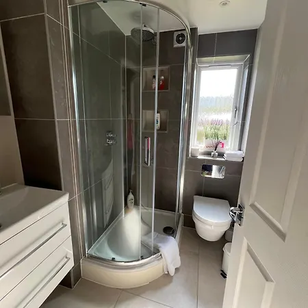 Luxurious 2 Bed 2 Bath With Parking In Blackheath, Apartment