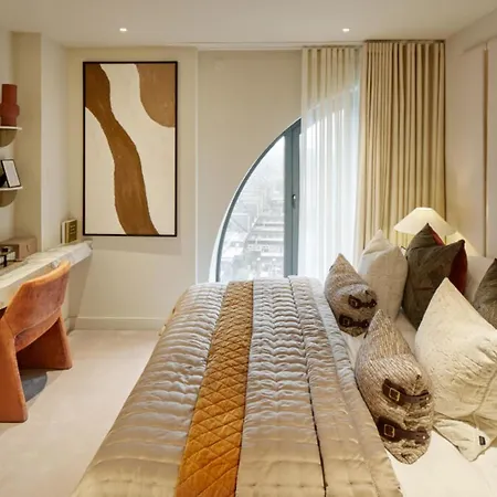Chelsea Waterfront Stunning 3 Bedroom With Views Of River Thames *