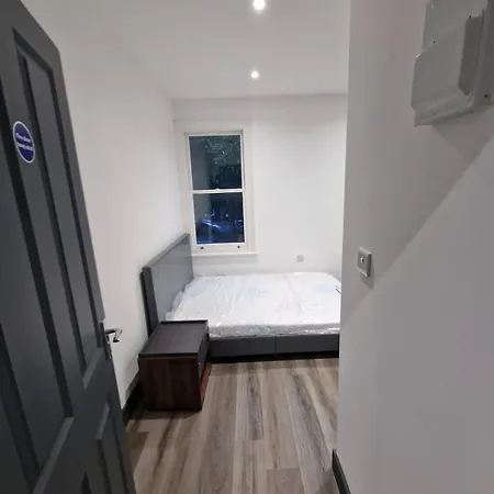 Lovely 6-bed Home, En-suite, With Large Garden Yiewsley