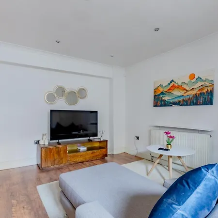 Snug 2bd Flat With Patio Heart Of North