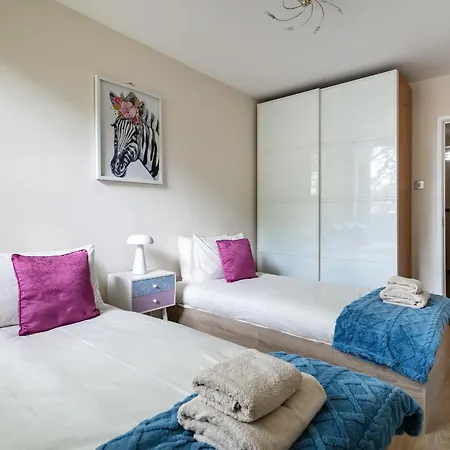 Apartment 2bdr Steps To Battersea Park *