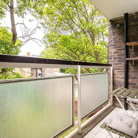 2bdr Steps To Battersea Park * London
