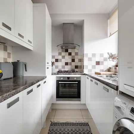 2bdr Steps To Battersea Park Apartment