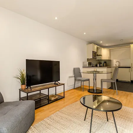 Amazing 1br Flat 8 Mins To Barbican Station Apartment *