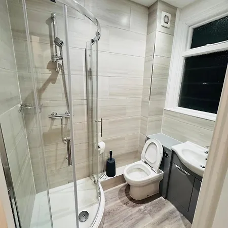 Apartment Luxury Furnished 2-king Sizes Bedroom Flat *