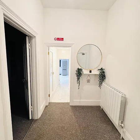Luxury Furnished 2-king Sizes Bedroom Flat *