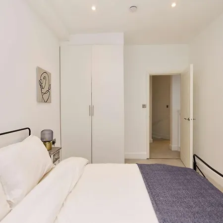 Apartment Tadworth Terrace Flat - Split- Level 2bdr Purley