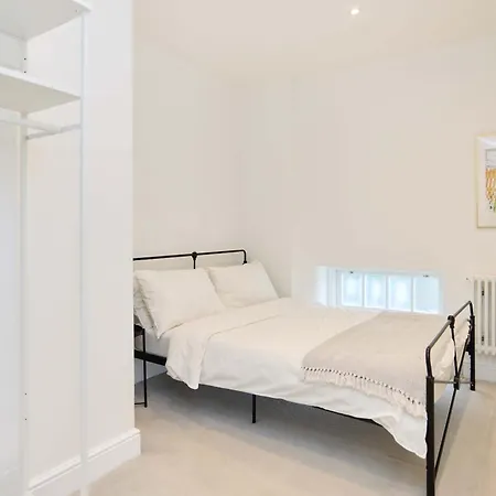 Tadworth Terrace Flat - Split- Level 2bdr Apartment *