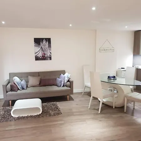 2 Bed Square 公寓 *