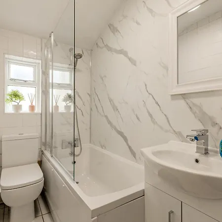 Stylish 3br Forest Gate With Garden London
