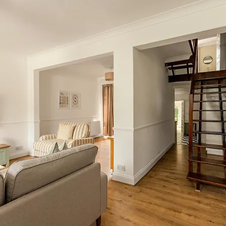 Stylish 3br Forest Gate With Garden Apartment London