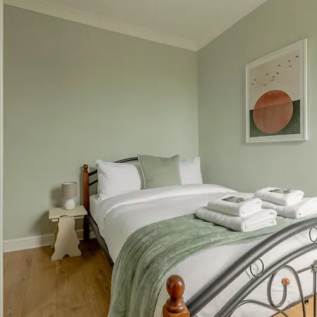 Stylish 3br Forest Gate With Garden Apartment *