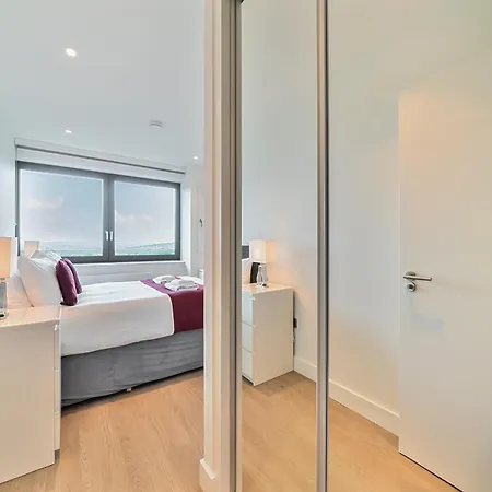 Roomspace Serviced -oasis Way Apartment London