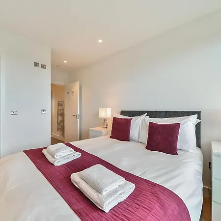 Roomspace Serviced -oasis Way Apartment London