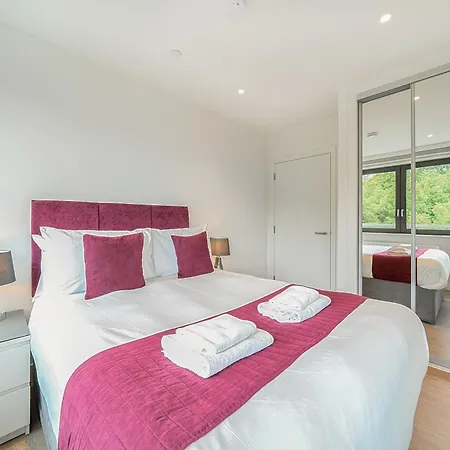 Roomspace Serviced -oasis Way London