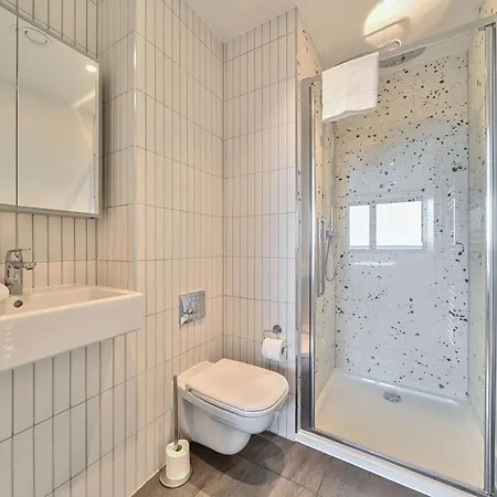 Apartment Roomspace Serviced -oasis Way *