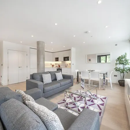 Apartment Roomspace Serviced -oasis Way *