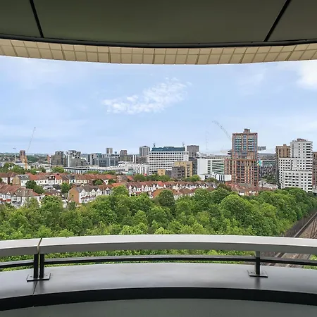 Roomspace Serviced -oasis Way Apartment *