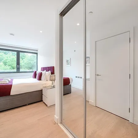Roomspace Serviced -oasis Way * London