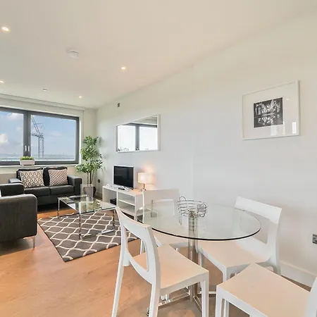 Roomspace Serviced -oasis Way * London