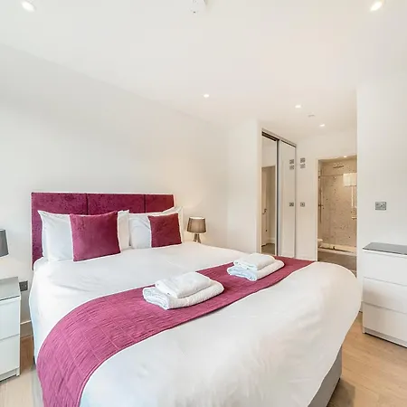 Apartment Roomspace Serviced -oasis Way *
