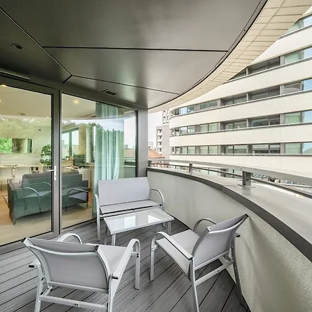 Roomspace Serviced -oasis Way * London