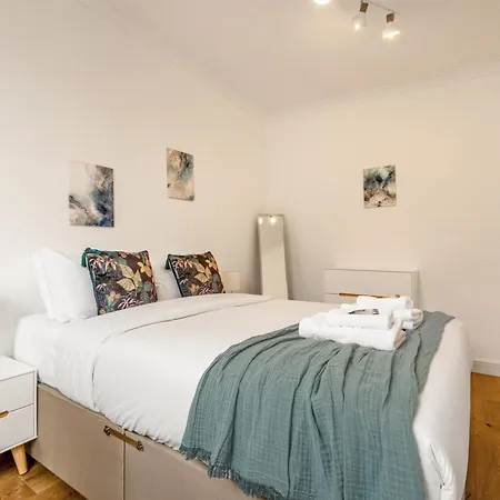 Gorgeous 2br Victorian With Parking And Garden