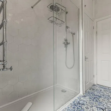 Gorgeous 2br Victorian With Parking And Garden Сasa de vacaciones