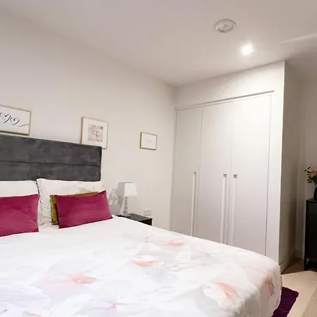 Stunning Cosy With Pool & By Apartamento *