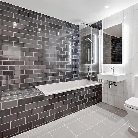 Apartamento Stunning Cosy With Pool & By Londres