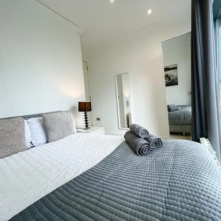 公寓 Sleek 3-bedroom Flat With Lift & Wi-fi In Southwark, Borough Near The Shard *