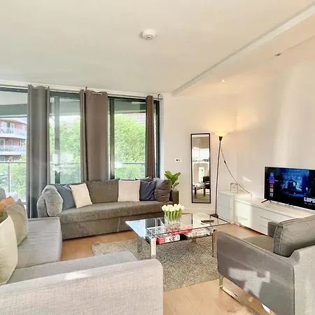 公寓 Sleek 3-bedroom Flat With Lift & Wi-fi In Southwark, Borough Near The Shard