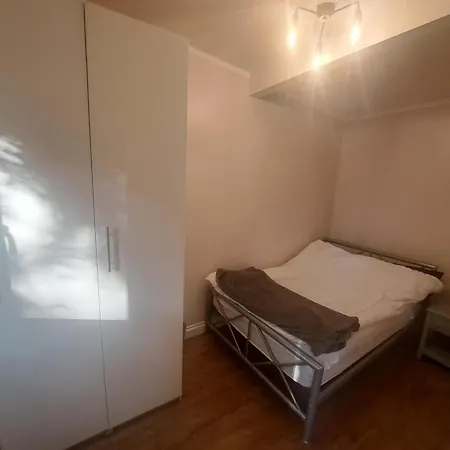 Cosy 1 Bedroom In A Quiet Area *