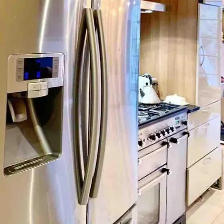 Stylish Near Notting Hill