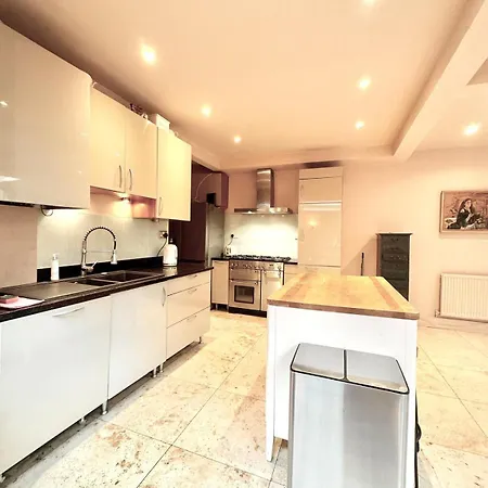 Stylish Near Notting Hill