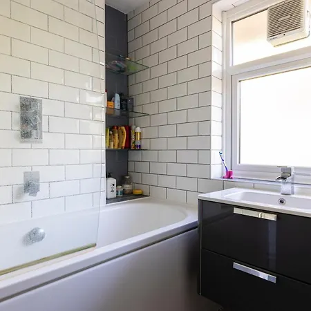 Apartment Spacious And Stylish 2 Bed Flat London