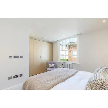 Luxury Sophia 4 Bedroom 8 Sleeps Apartment
