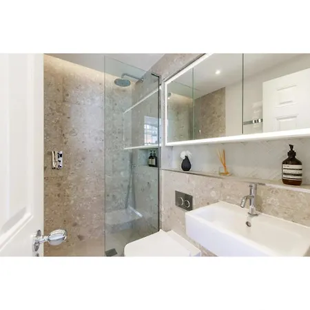 Luxury Sophia 4 Bedroom 8 Sleeps *