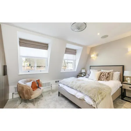 Apartment Luxury Sophia 4 Bedroom 8 Sleeps *