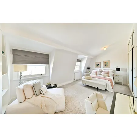 Luxury Sophia 4 Bedroom 8 Sleeps Apartment London