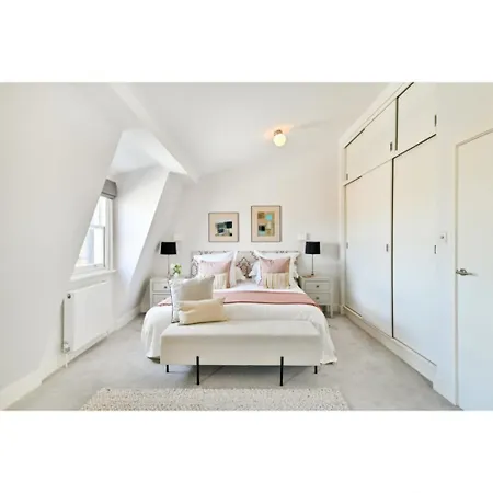 Luxury Sophia 4 Bedroom 8 Sleeps *