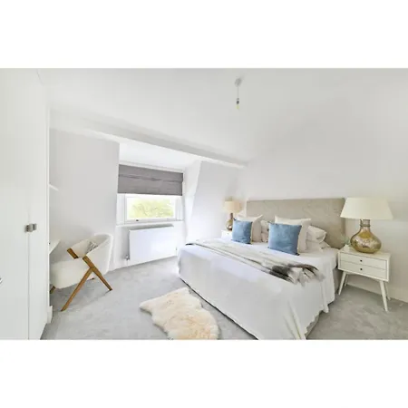 Apartment Luxury Sophia 4 Bedroom 8 Sleeps *