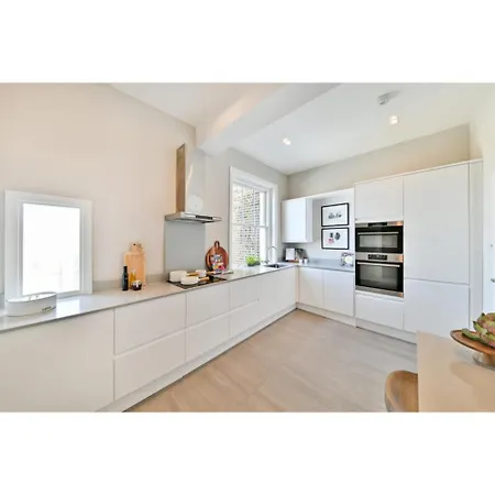 Luxury Sophia 4 Bedroom 8 Sleeps London