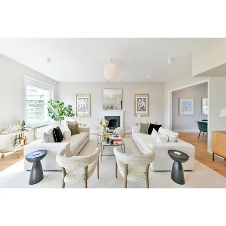 Luxury Sophia 4 Bedroom 8 Sleeps Apartment