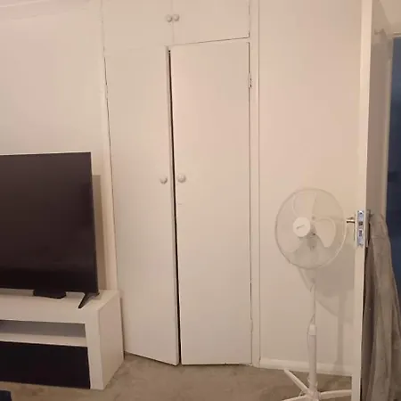 Spacious Double Homestay Croydon