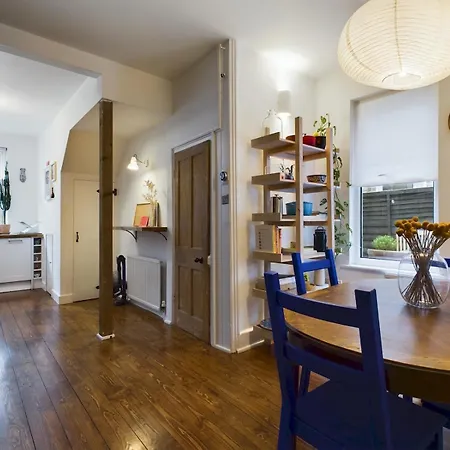 Stylish 1bedroom Retreat In Vibrant Leyton Pass The Keys